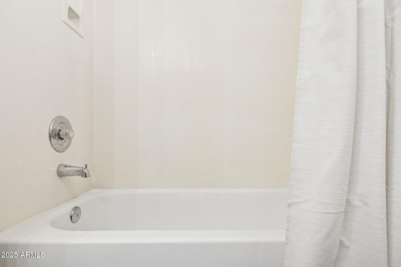 29-web-or-mls-28814-n-45th-st