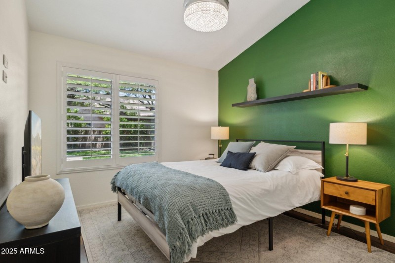 30-web-or-mls-28814-n-45th-st