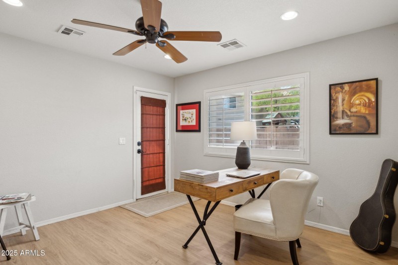 32-web-or-mls-28814-n-45th-st