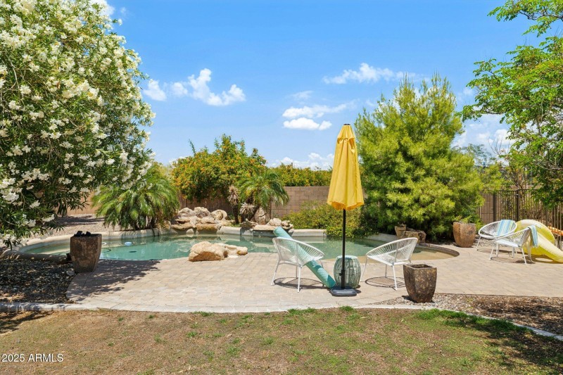 41-web-or-mls-28814-n-45th-st