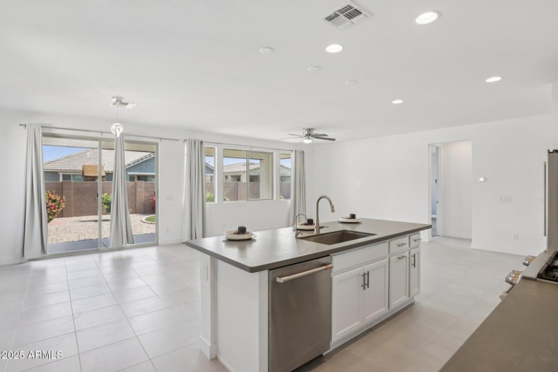 17-web-or-mls-E Via Del Sol-0506-011