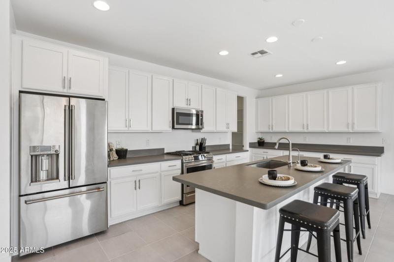 19-web-or-mls-E Via Del Sol-0506-013