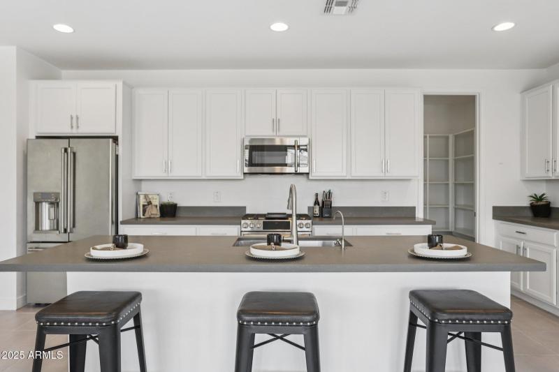 23-web-or-mls-E Via Del Sol-0506-017