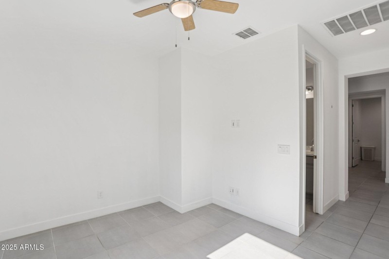 30-web-or-mls-E Via Del Sol-0506-024