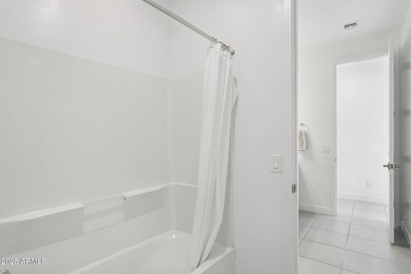 43-web-or-mls-E Via Del Sol-0506-033