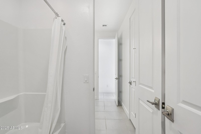 44-web-or-mls-E Via Del Sol-0506-034