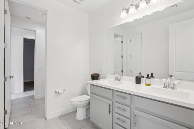 46-web-or-mls-E Via Del Sol-0506-036