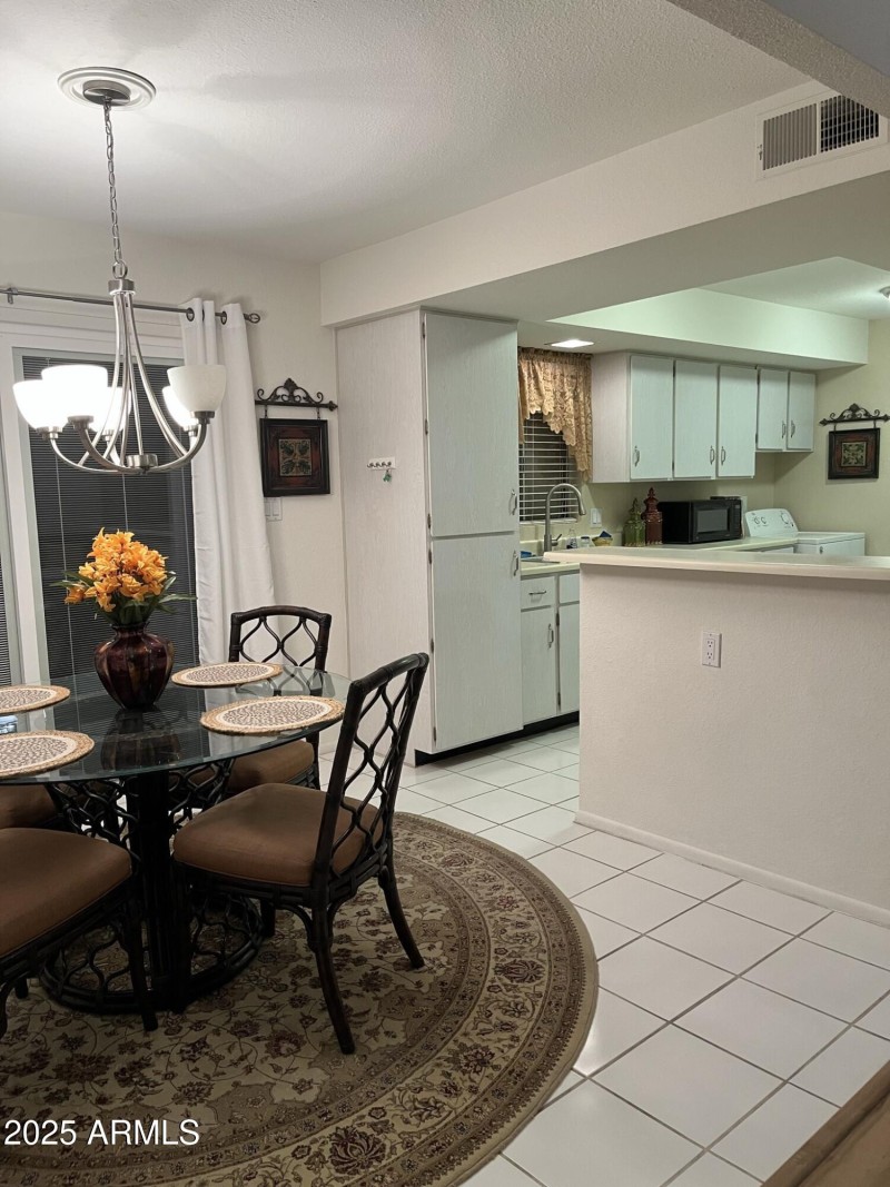 Dining and kitchen - 25258