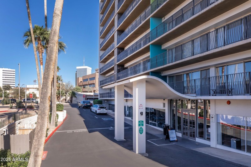 Redonod Condo Entrence