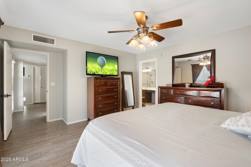 Private hall to owner suite