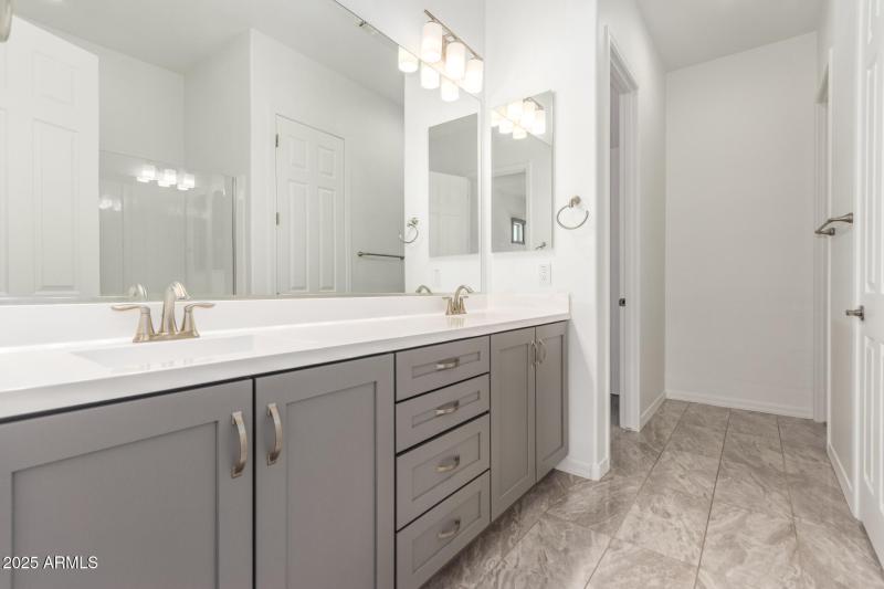 Primary bedroom bathroom