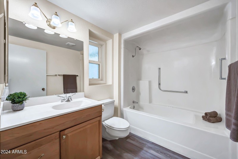 Secondary Bath - 103rd