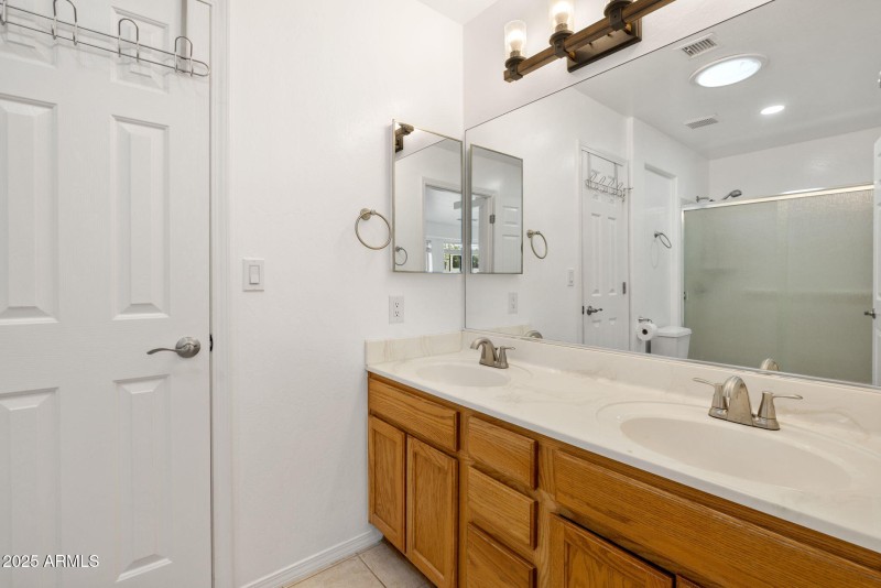 18-Primary Bathroom (1)