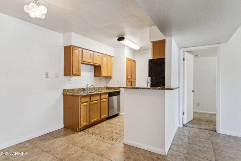 12-web-or-mls-5995-n-78th-st-1043