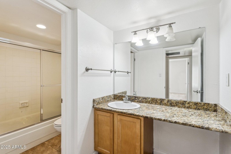 16-web-or-mls-5995-n-78th-st-1043