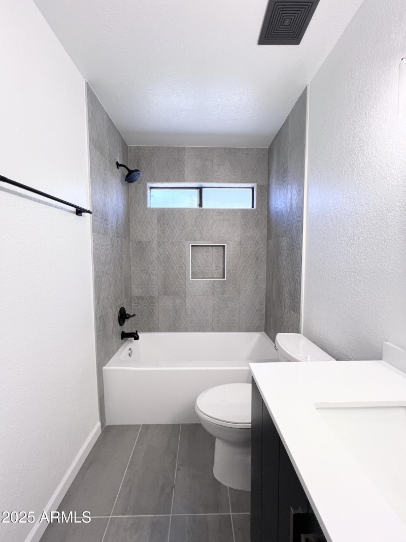 Hallway Bathroom Pic1