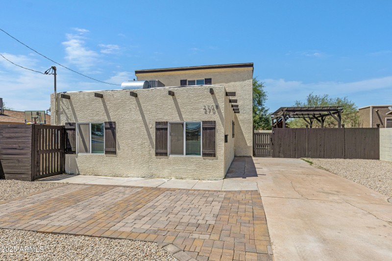 2708 E Roosevelt St-3