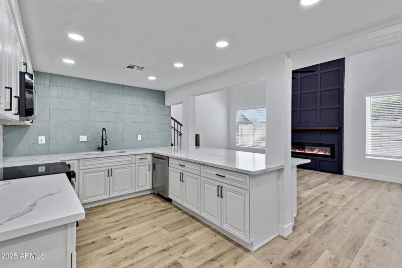 2708 E Roosevelt St-15