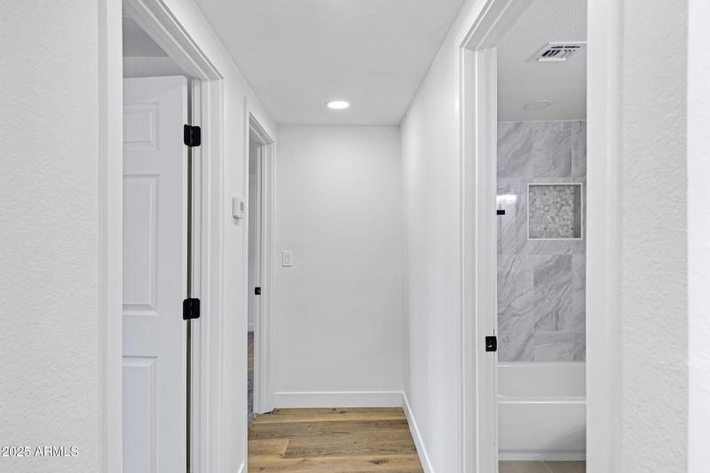 2708 E Roosevelt St-19