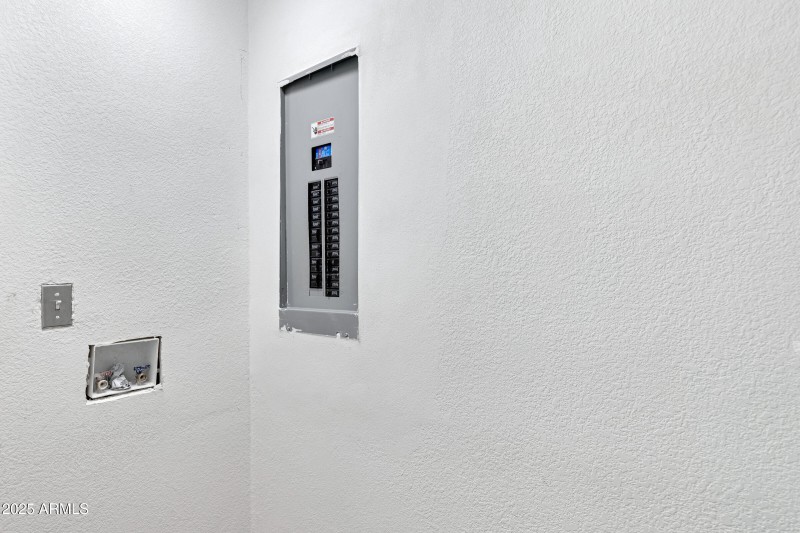 2708 E Roosevelt St-27