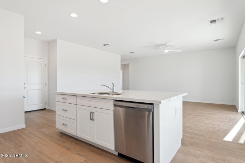 13-web-or-mls-22254-w-skinner-rd