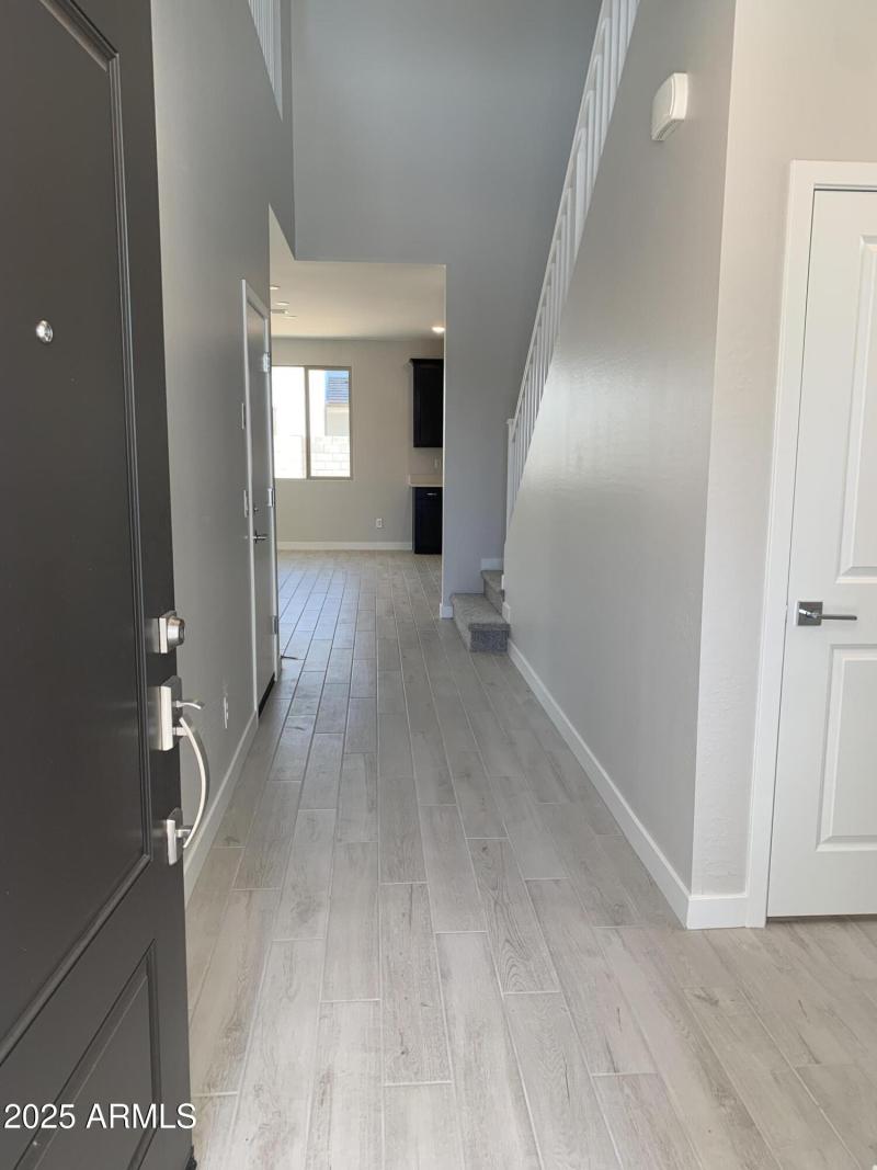 Mar Lot 5 - Entrance