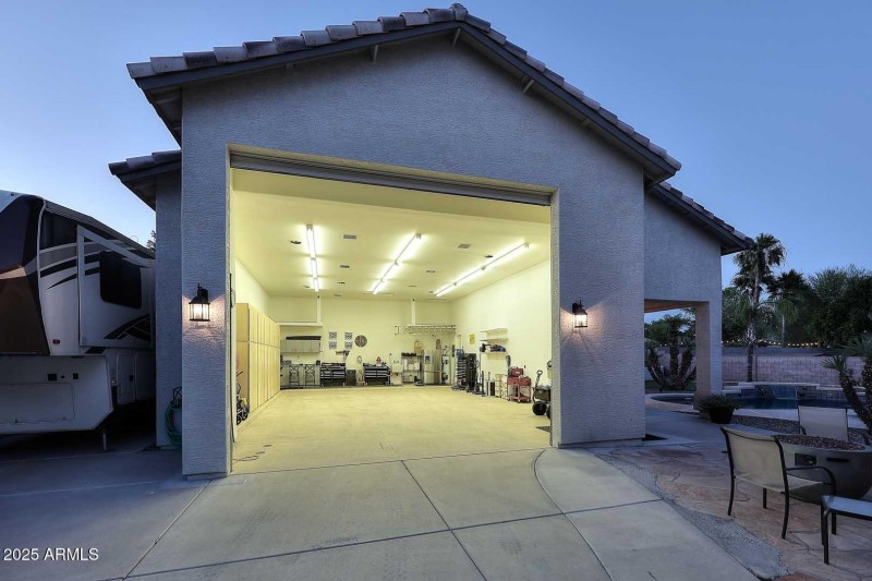 Night-RV Garage-Shop