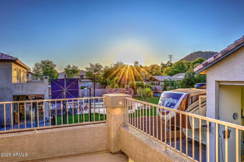Large Balcony-Sunset View