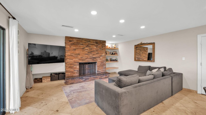 23-web-or-mls-P1083794