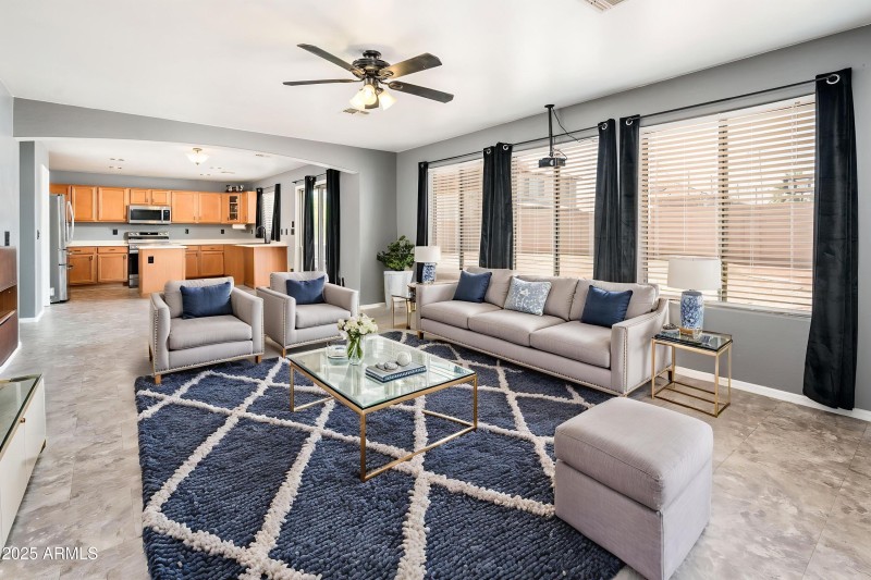 9735-W-Kirby-Ave-MLS-16 - Living Room -