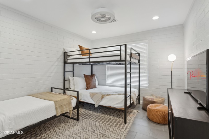 32-print-1142-e-tempe-dr