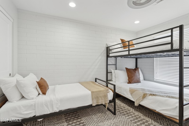 33-print-1142-e-tempe-dr