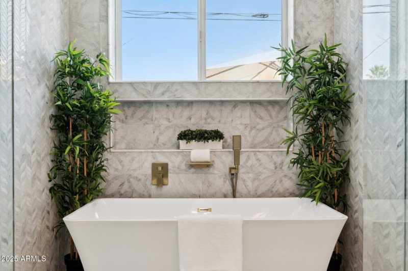 53-web-or-mls-6907-e-willetta-st