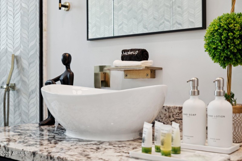 55-web-or-mls-6907-e-willetta-st