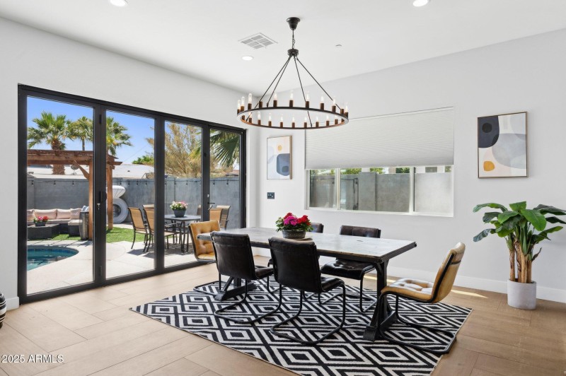 11-web-or-mls-6907-e-willetta-st