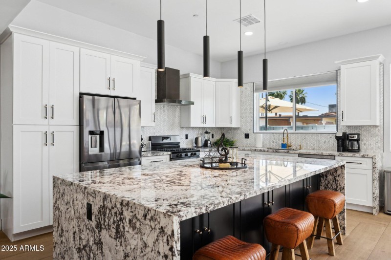 16-web-or-mls-6907-e-willetta-st