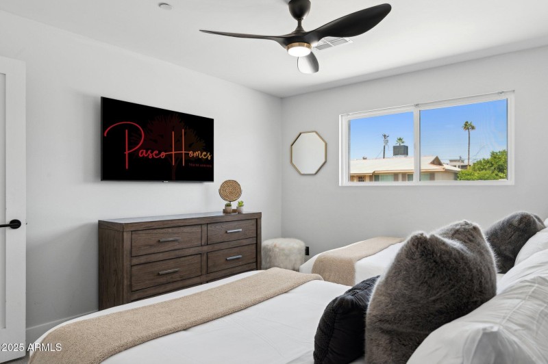 27-web-or-mls-6907-e-willetta-st