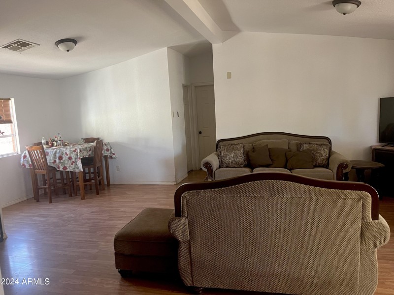 Living Room Eat In Area IMG_0790