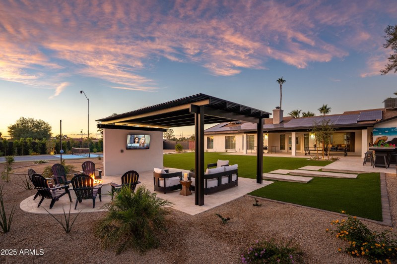 10-Twilight Exterior 2