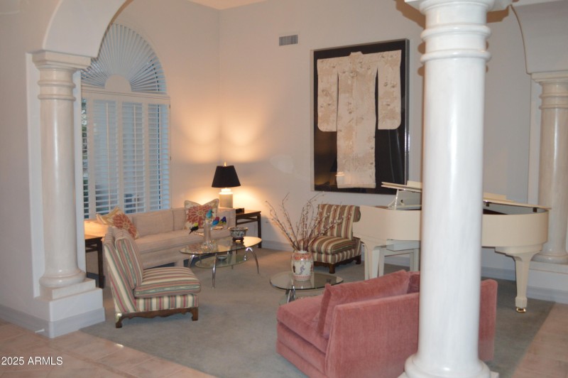 Living room DSC_0030