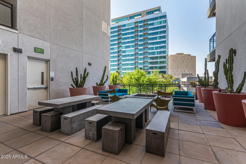 3rd Floor Picnic/Seating Area