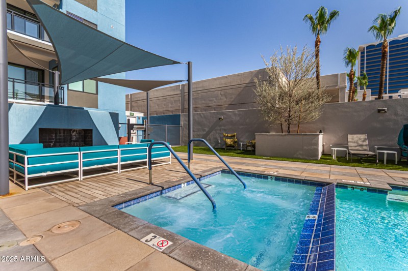 3rd Floor Spa/Seating Area/Gas Fireplace