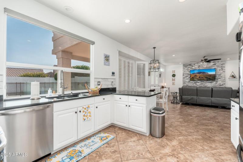 13 W Silverwood Dr - 09