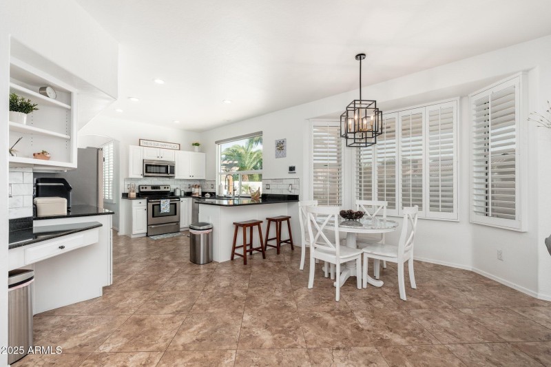 13 W Silverwood Dr - 15