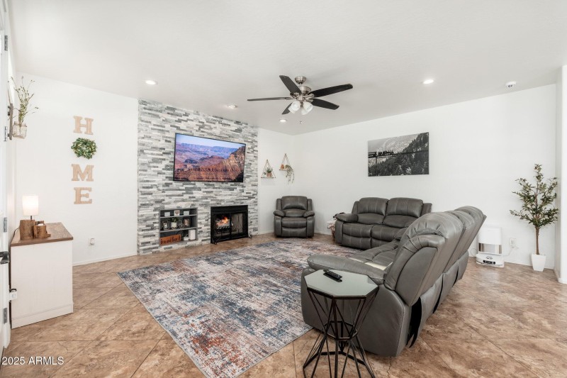 13 W Silverwood Dr - 17