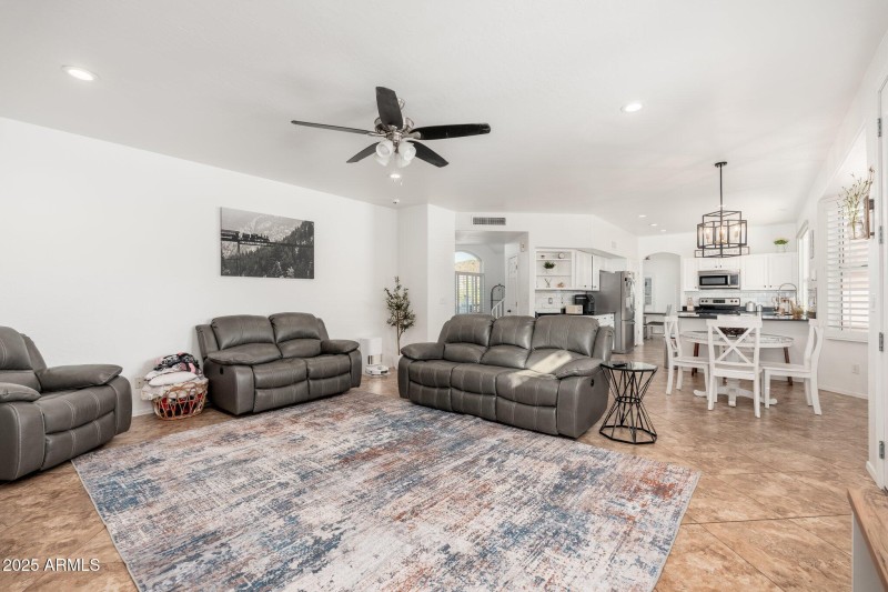 13 W Silverwood Dr - 18