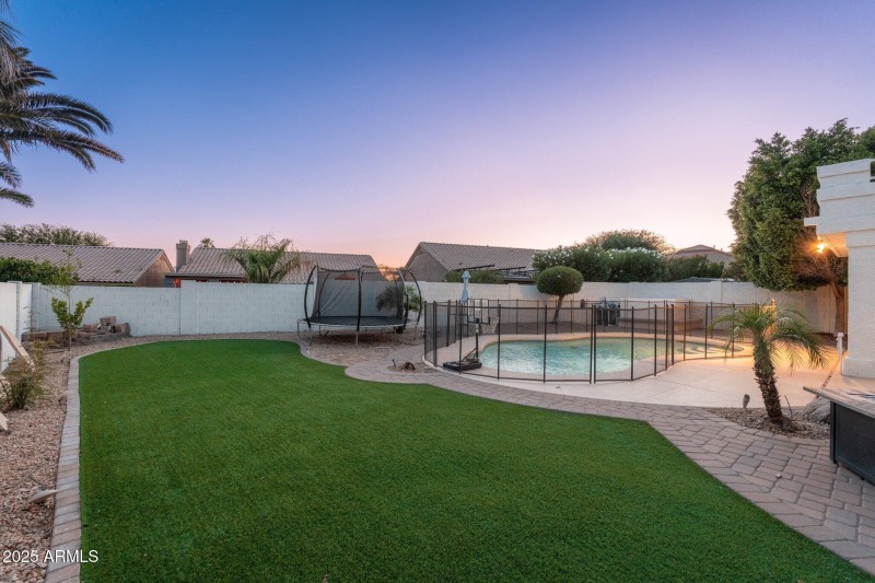 13 W Silverwood Dr - 60