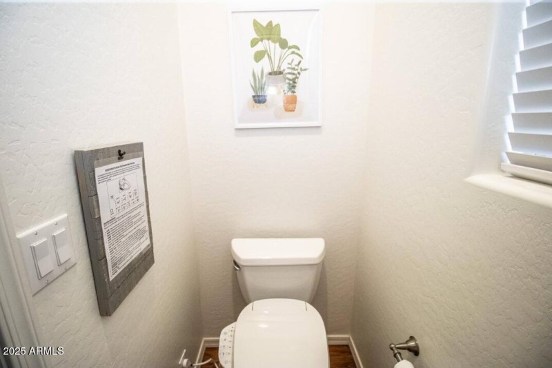 04f - Primary Bathroom Toilet Room