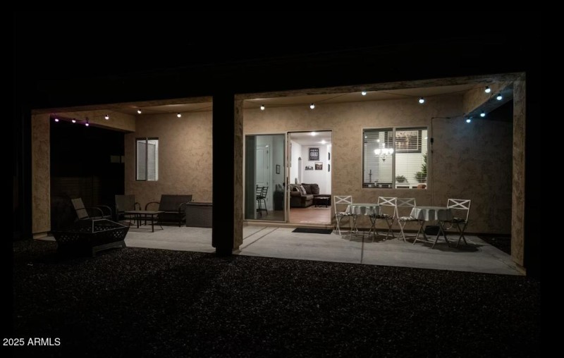 12d - House - Backyard Lights