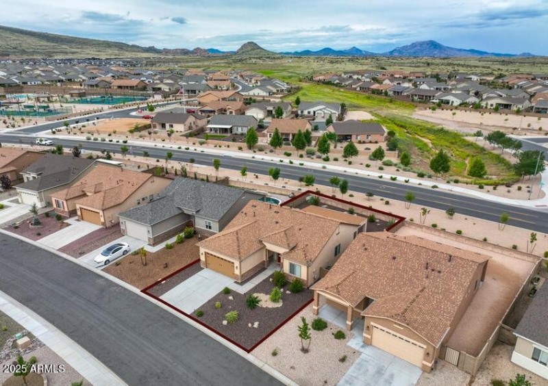 13b - House - Skyview Overlooking Commun